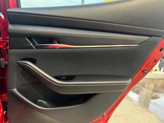 MAZDA3ファストバック 20Sプロアクティブ ツーリングセレクション 360度セーフティパッケージ/8.8インチセンターディスプレイ/ドラレコ/フルセグTV/CD/DVD/ステアリングヒーター/18インチ10本スポークグレー塗装アルミ/パワーシート/シートヒーター/禁煙(26枚目)