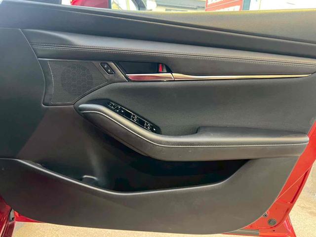 MAZDA3ファストバック 20Sプロアクティブ ツーリングセレクション 360度セーフティパッケージ/8.8インチセンターディスプレイ/ドラレコ/フルセグTV/CD/DVD/ステアリングヒーター/18インチ10本スポークグレー塗装アルミ/パワーシート/シートヒーター/禁煙(27枚目)