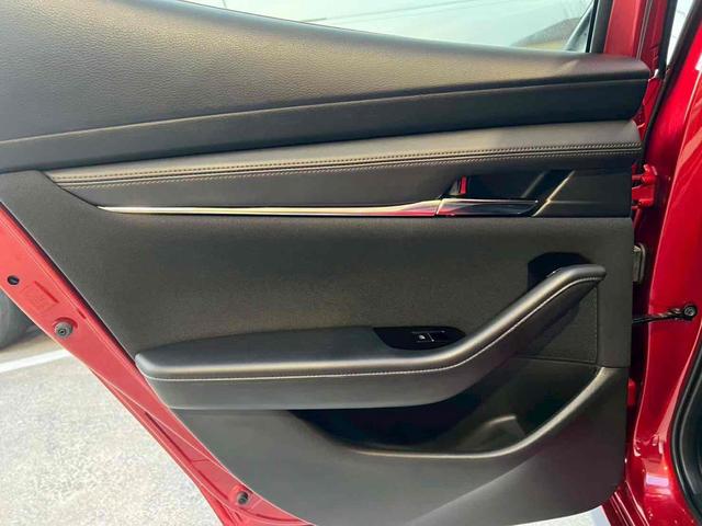 MAZDA3ファストバック 20Sプロアクティブ ツーリングセレクション 360度セーフティパッケージ/8.8インチセンターディスプレイ/ドラレコ/フルセグTV/CD/DVD/ステアリングヒーター/18インチ10本スポークグレー塗装アルミ/パワーシート/シートヒーター/禁煙(29枚目)