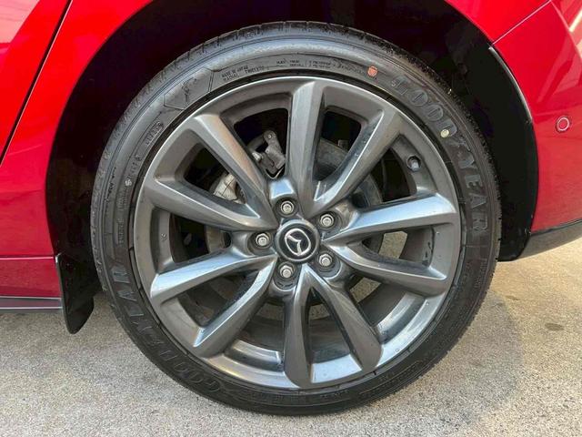 MAZDA3ファストバック 20Sプロアクティブ ツーリングセレクション 360度セーフティパッケージ/8.8インチセンターディスプレイ/ドラレコ/フルセグTV/CD/DVD/ステアリングヒーター/18インチ10本スポークグレー塗装アルミ/パワーシート/シートヒーター/禁煙(33枚目)