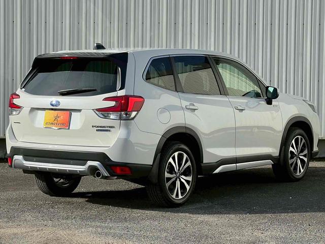 フォレスター アーバンセレクション　フリップダウンモニター／デジタルインナーミラー／フルセグＴＶ／マルチファンクションディスプレイ／ドライバーモニタリング／サイドビュー／パワーバックドア／１８インチダークメタリック塗装アルミ／禁煙（4枚目）