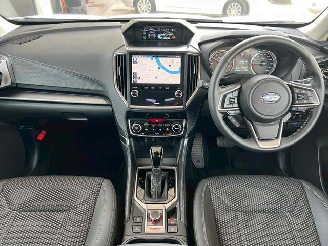 フォレスター アーバンセレクション　フリップダウンモニター／デジタルインナーミラー／フルセグＴＶ／マルチファンクションディスプレイ／ドライバーモニタリング／サイドビュー／パワーバックドア／１８インチダークメタリック塗装アルミ／禁煙（7枚目）