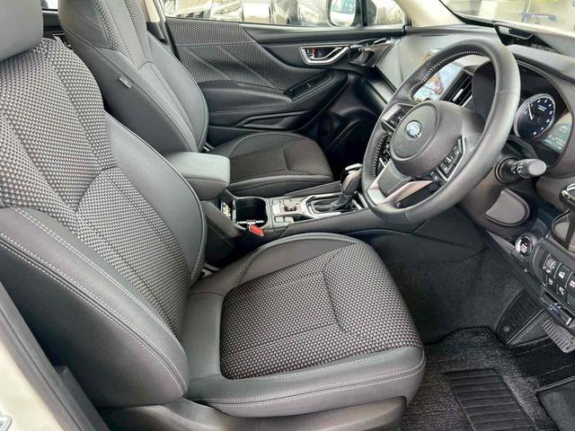 フォレスター アーバンセレクション　フリップダウンモニター／デジタルインナーミラー／フルセグＴＶ／マルチファンクションディスプレイ／ドライバーモニタリング／サイドビュー／パワーバックドア／１８インチダークメタリック塗装アルミ／禁煙（8枚目）