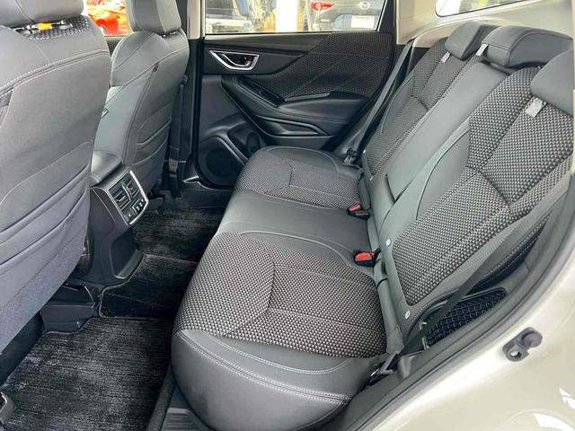 フォレスター アーバンセレクション　フリップダウンモニター／デジタルインナーミラー／フルセグＴＶ／マルチファンクションディスプレイ／ドライバーモニタリング／サイドビュー／パワーバックドア／１８インチダークメタリック塗装アルミ／禁煙（10枚目）