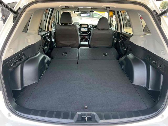 フォレスター アーバンセレクション　フリップダウンモニター／デジタルインナーミラー／フルセグＴＶ／マルチファンクションディスプレイ／ドライバーモニタリング／サイドビュー／パワーバックドア／１８インチダークメタリック塗装アルミ／禁煙（13枚目）