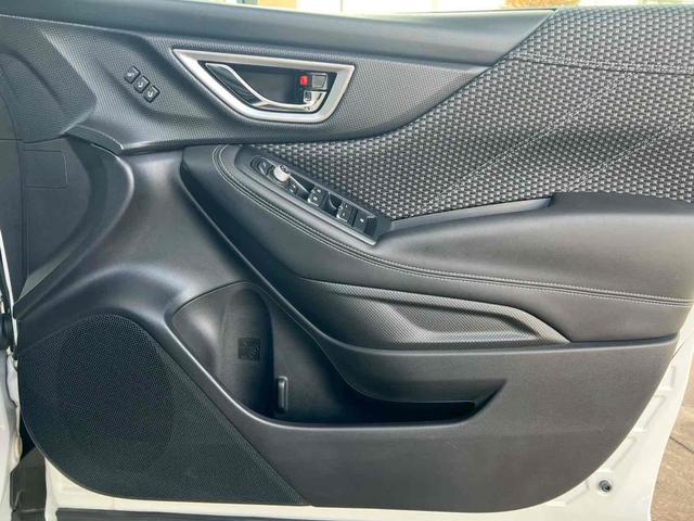 フォレスター アーバンセレクション　フリップダウンモニター／デジタルインナーミラー／フルセグＴＶ／マルチファンクションディスプレイ／ドライバーモニタリング／サイドビュー／パワーバックドア／１８インチダークメタリック塗装アルミ／禁煙（29枚目）