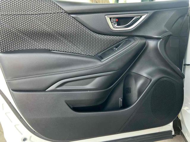 フォレスター アーバンセレクション　フリップダウンモニター／デジタルインナーミラー／フルセグＴＶ／マルチファンクションディスプレイ／ドライバーモニタリング／サイドビュー／パワーバックドア／１８インチダークメタリック塗装アルミ／禁煙（30枚目）