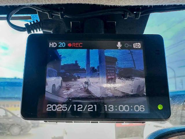 フリードハイブリッド ジャストセレクション　ドライブレコーダー　ＥＴＣ　バックカメラ　ナビ　ＴＶ　オートクルーズコントロール　両側電動スライドドア　オートライト　ＨＩＤ　スマートキー　電動格納ミラー　後席モニター　３列シート　ウォークスルー（25枚目）