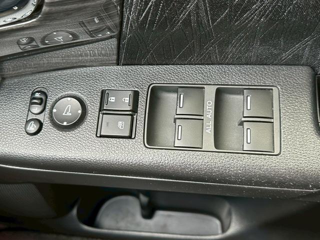 オデッセイ アブソルート・ＥＸ　両側電動スライド／純正ナビ／純正フリップダウン／マルチビューカメラ／ＨＤＭＩ／フルセグＴＶ／Ｂｌｕｅｔｏｏｔ／コーナーセンサー／ＥＴＣ／スマートキー／プッシュスタート／ハイブリッド／オートライト／禁煙（32枚目）