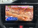 TV付きの車となっております。ドライブの合間の休憩中に気になる番組を見ることができます。