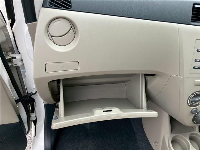 プレオ Ｆ　５速ミッション　パールホワイト　ＣＤ（25枚目）