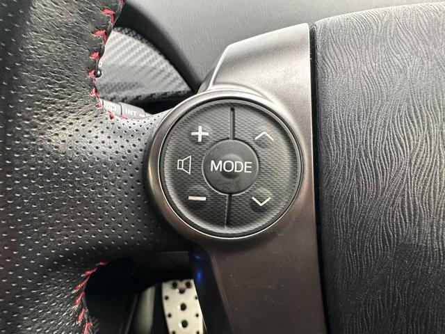 プリウス Ｓツーリングセレクション・Ｇ’ｓ　バックカメラ　アルミホイール　オートライト　ＨＩＤ　ＣＶＴ　スマートキー　電動格納ミラー　盗難防止システム　パワーシート　衝突安全ボディ　ＡＢＳ　エアコン　パワーステアリング　パワーウィンドウ（12枚目）