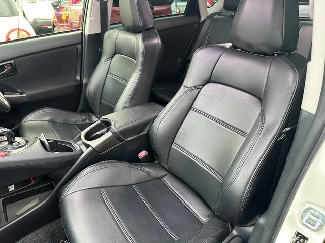 プリウス Ｓツーリングセレクション・Ｇ’ｓ　バックカメラ　アルミホイール　オートライト　ＨＩＤ　ＣＶＴ　スマートキー　電動格納ミラー　盗難防止システム　パワーシート　衝突安全ボディ　ＡＢＳ　エアコン　パワーステアリング　パワーウィンドウ（15枚目）