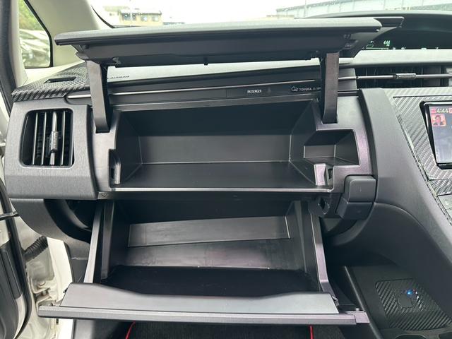 プリウス Ｓツーリングセレクション・Ｇ’ｓ　バックカメラ　アルミホイール　オートライト　ＨＩＤ　ＣＶＴ　スマートキー　電動格納ミラー　盗難防止システム　パワーシート　衝突安全ボディ　ＡＢＳ　エアコン　パワーステアリング　パワーウィンドウ（18枚目）