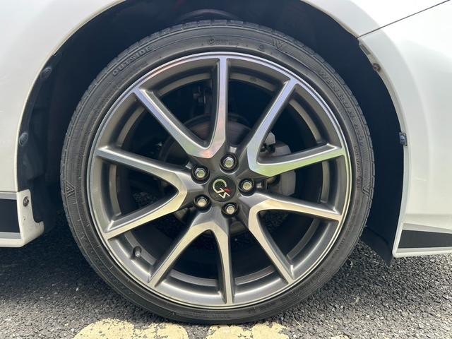プリウス Ｓツーリングセレクション・Ｇ’ｓ　バックカメラ　アルミホイール　オートライト　ＨＩＤ　ＣＶＴ　スマートキー　電動格納ミラー　盗難防止システム　パワーシート　衝突安全ボディ　ＡＢＳ　エアコン　パワーステアリング　パワーウィンドウ（39枚目）