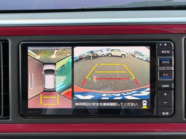 【全方位型モニター】クルマを上空から見下ろしているかのように、直感的に周囲の状況を把握できる全方位型モニター。狭い場所での駐車でも周囲が映像で確認できます。