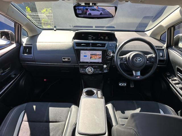 視界も広くスッキリとした運転席回り♪