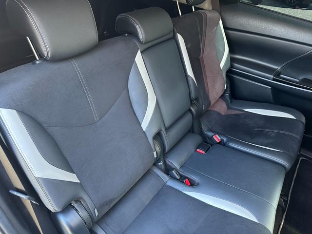 使用感も少ないキレイな後部座席です☆