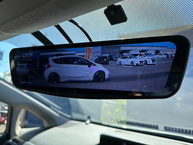 デジタルミラーになっており視界が広く夜でも明るいので安心です☆