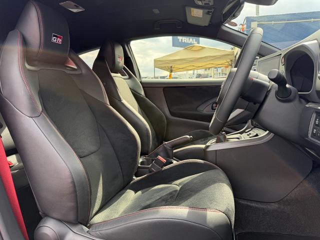 GRヤリス RZ ハイパフォーマンス 1.6 RZ ハイパフォーマンス 4WD LED BSM ETC2.0 ドラレコ ディスプレイオーディオ JBL カーボンルーフマーブル型 BBS製18インチAW(10枚目)