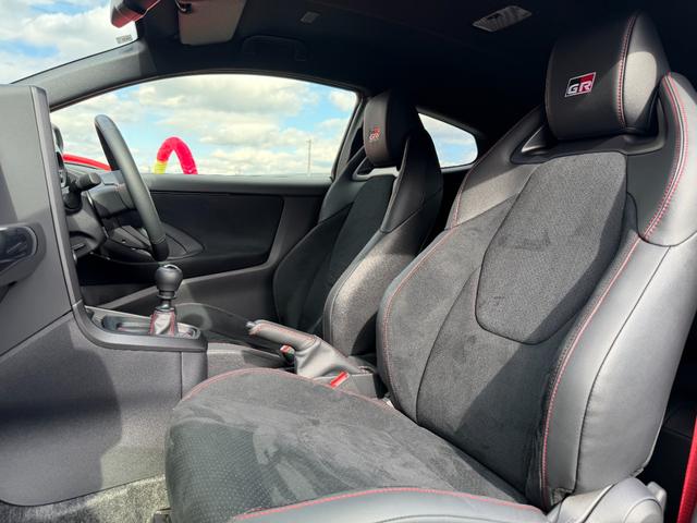 GRヤリス RZ ハイパフォーマンス 1.6 RZ ハイパフォーマンス 4WD LED BSM ETC2.0 ドラレコ ディスプレイオーディオ JBL カーボンルーフマーブル型 BBS製18インチAW(11枚目)
