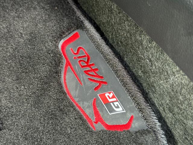 GRヤリス RZ ハイパフォーマンス 1.6 RZ ハイパフォーマンス 4WD LED BSM ETC2.0 ドラレコ ディスプレイオーディオ JBL カーボンルーフマーブル型 BBS製18インチAW(30枚目)