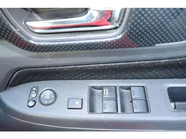 Ｎ－ＷＧＮカスタム Ｇ・Ａパッケージ　純正ナビ地デジＴＶ　バックカメラ　ＥＴＣ　スマートキー　プッシュスターター　ベンチシート　ＨＩＤヘッドライト　純正アルミホイール　衝突軽減ブレーキ　アイドリングストップ　横滑り防止装置（16枚目）