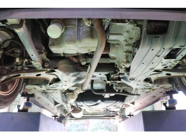 Ｎ－ＷＧＮカスタム Ｇ・Ａパッケージ　純正ナビ地デジＴＶ　バックカメラ　ＥＴＣ　スマートキー　プッシュスターター　ベンチシート　ＨＩＤヘッドライト　純正アルミホイール　衝突軽減ブレーキ　アイドリングストップ　横滑り防止装置（29枚目）