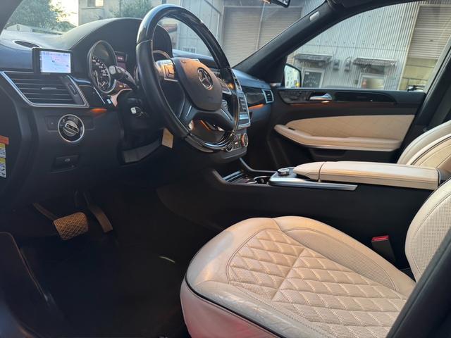 ＧＬクラス ＧＬ５５０　４マチック　ＡＭＧエクスクルーシブパッケージ　デジーノインテリア　オーディオビジュアルパッケージ　リアエンターテインメント　ハーマンカードンサウンドシステム　パノラミックスライディングルーフ　ディストロニックプラス（7枚目）