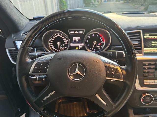 ＧＬクラス ＧＬ５５０　４マチック　ＡＭＧエクスクルーシブパッケージ　デジーノインテリア　オーディオビジュアルパッケージ　リアエンターテインメント　ハーマンカードンサウンドシステム　パノラミックスライディングルーフ　ディストロニックプラス（9枚目）