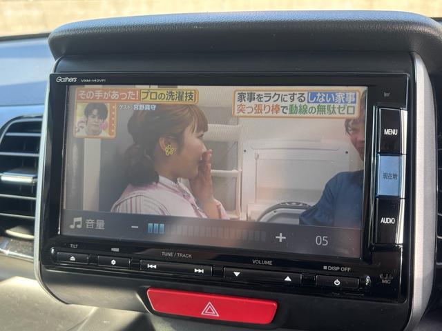 Ｎ－ＢＯＸカスタム Ｇ・Ｌパッケージ　後期型　両側パワースライド　純正ナビ　フルセグ　バックカメラ　ＥＴＣ　ＨＩＤヘッド　スマートキー　オートエアコン　Ｂｌｕｅｔｏｏｔｈオーディオ　２０２４年製ヨコハマタイヤ　オートリトラミラー（4枚目）