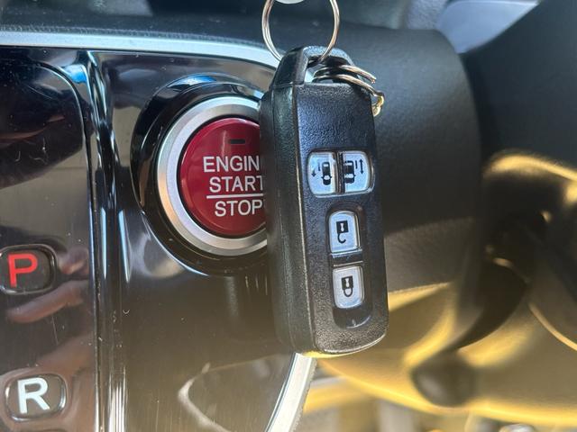 Ｎ－ＢＯＸカスタム Ｇ・Ｌパッケージ　後期型　両側パワースライド　純正ナビ　フルセグ　バックカメラ　ＥＴＣ　ＨＩＤヘッド　スマートキー　オートエアコン　Ｂｌｕｅｔｏｏｔｈオーディオ　２０２４年製ヨコハマタイヤ　オートリトラミラー（10枚目）