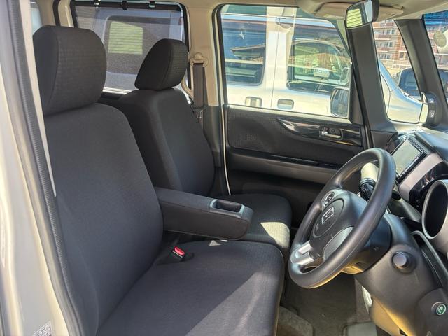 Ｎ－ＢＯＸカスタム Ｇ・Ｌパッケージ　後期型　両側パワースライド　純正ナビ　フルセグ　バックカメラ　ＥＴＣ　ＨＩＤヘッド　スマートキー　オートエアコン　Ｂｌｕｅｔｏｏｔｈオーディオ　２０２４年製ヨコハマタイヤ　オートリトラミラー（13枚目）