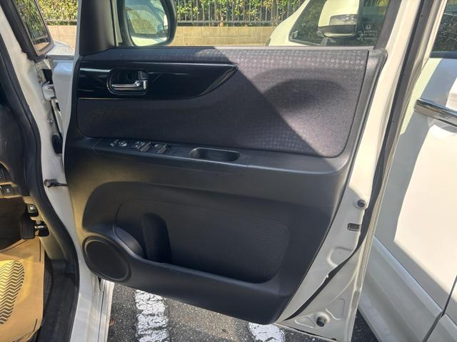 Ｎ－ＢＯＸカスタム Ｇ・Ｌパッケージ　後期型　両側パワースライド　純正ナビ　フルセグ　バックカメラ　ＥＴＣ　ＨＩＤヘッド　スマートキー　オートエアコン　Ｂｌｕｅｔｏｏｔｈオーディオ　２０２４年製ヨコハマタイヤ　オートリトラミラー（61枚目）