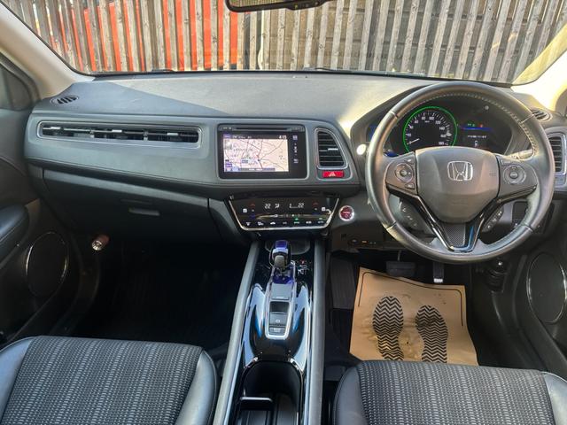 ヴェゼル ハイブリッドZ 禁煙 純正ナビ フルセグ バックカメラ ETC 衝突軽減 ハーフレザー シートヒーター LEDヘッド 純正17インチAW クルコン スマートキー 車検令和9年9月23日 Bluetoothオーディオ(2枚目)