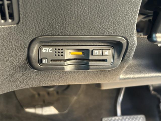 ヴェゼル ハイブリッドZ 禁煙 純正ナビ フルセグ バックカメラ ETC 衝突軽減 ハーフレザー シートヒーター LEDヘッド 純正17インチAW クルコン スマートキー 車検令和9年9月23日 Bluetoothオーディオ(6枚目)