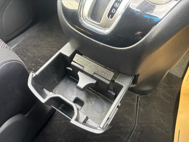 セレナ ハイウェイスター　Ｖエアロモード＋セーフティ　ＳＨＶ　純正８インチナビ　フルセグ　エアロ　両側パワースライド　バックカメラ　ＥＴＣ　衝突軽減　ＬＥＤヘッドライト　タイヤ２０２５年製　走行中ＴＶ　Ｂｌｕｅｔｏｏｔｈオーディオ　禁煙（59枚目）