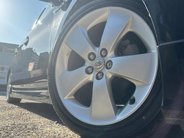 プリウス 　モデリスタエアロ　アルパイン８インチナビ　フルセグ　ＥＴＣ　車検Ｒ９年８月　ＬＥＤヘッド　純正１７インチＡＷ　革巻きステアリング　黒内装　ローダウン　Ｂｌｕｅｔｏｏｔｈオーディオ　スマートキー（9枚目）