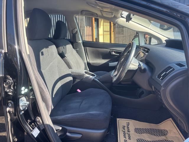 プリウス 　モデリスタエアロ　アルパイン８インチナビ　フルセグ　ＥＴＣ　車検Ｒ９年８月　ＬＥＤヘッド　純正１７インチＡＷ　革巻きステアリング　黒内装　ローダウン　Ｂｌｕｅｔｏｏｔｈオーディオ　スマートキー（12枚目）