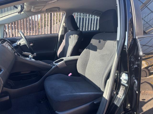 プリウス 　モデリスタエアロ　アルパイン８インチナビ　フルセグ　ＥＴＣ　車検Ｒ９年８月　ＬＥＤヘッド　純正１７インチＡＷ　革巻きステアリング　黒内装　ローダウン　Ｂｌｕｅｔｏｏｔｈオーディオ　スマートキー（13枚目）