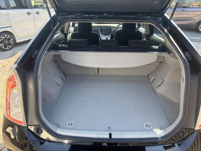 プリウス 　モデリスタエアロ　アルパイン８インチナビ　フルセグ　ＥＴＣ　車検Ｒ９年８月　ＬＥＤヘッド　純正１７インチＡＷ　革巻きステアリング　黒内装　ローダウン　Ｂｌｕｅｔｏｏｔｈオーディオ　スマートキー（15枚目）
