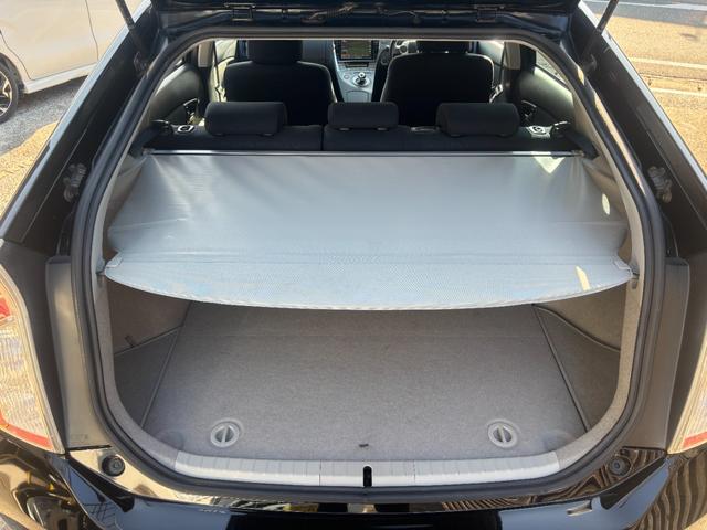 プリウス 　モデリスタエアロ　アルパイン８インチナビ　フルセグ　ＥＴＣ　車検Ｒ９年８月　ＬＥＤヘッド　純正１７インチＡＷ　革巻きステアリング　黒内装　ローダウン　Ｂｌｕｅｔｏｏｔｈオーディオ　スマートキー（17枚目）