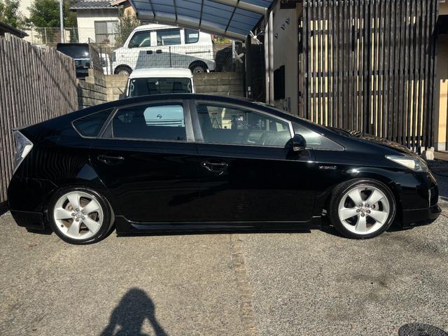 プリウス 　モデリスタエアロ　アルパイン８インチナビ　フルセグ　ＥＴＣ　車検Ｒ９年８月　ＬＥＤヘッド　純正１７インチＡＷ　革巻きステアリング　黒内装　ローダウン　Ｂｌｕｅｔｏｏｔｈオーディオ　スマートキー（20枚目）