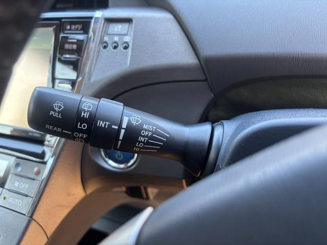 プリウス 　モデリスタエアロ　アルパイン８インチナビ　フルセグ　ＥＴＣ　車検Ｒ９年８月　ＬＥＤヘッド　純正１７インチＡＷ　革巻きステアリング　黒内装　ローダウン　Ｂｌｕｅｔｏｏｔｈオーディオ　スマートキー（49枚目）