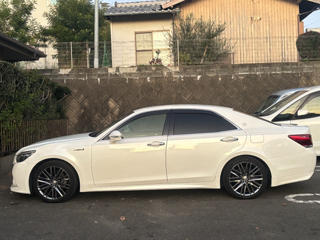 クラウンハイブリッド アスリートＳ　ＯＰ１８インチアルミ　全周囲カメラ　アドバンストパッケージ　メーカーナビ　フルセグ　衝突軽減　レーダークルーズ　インテリジェントクリアランスソナー　ＨＩＤ　シートヒーター　ＥＴＣ　禁煙　ブルートゥース（20枚目）