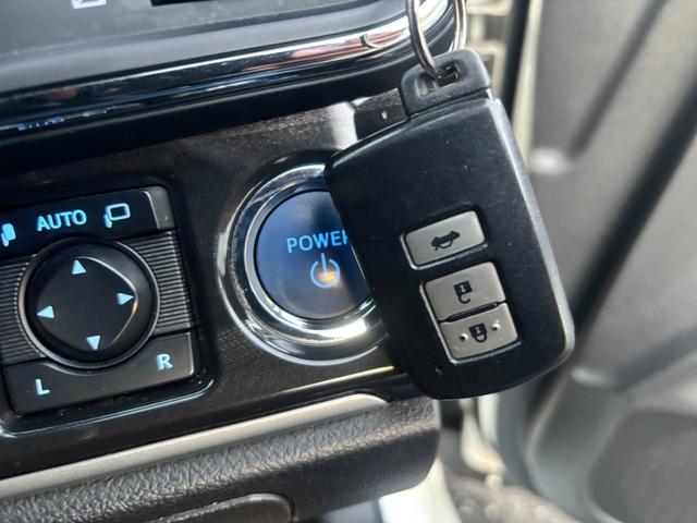 クラウンハイブリッド アスリートＳ　ＯＰ１８インチアルミ　全周囲カメラ　アドバンストパッケージ　メーカーナビ　フルセグ　衝突軽減　レーダークルーズ　インテリジェントクリアランスソナー　ＨＩＤ　シートヒーター　ＥＴＣ　禁煙　ブルートゥース（57枚目）