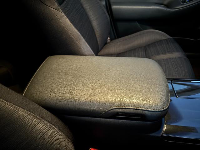 クラウンハイブリッド アスリートＳ　ＯＰ１８インチアルミ　全周囲カメラ　アドバンストパッケージ　メーカーナビ　フルセグ　衝突軽減　レーダークルーズ　インテリジェントクリアランスソナー　ＨＩＤ　シートヒーター　ＥＴＣ　禁煙　ブルートゥース（63枚目）