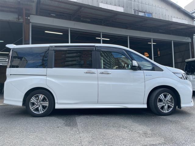 ステップワゴンスパーダ スパーダハイブリッド　Ｇ・ＥＸ　ホンダセンシング　２．０　スパーダ　ハイブリッド　Ｇ　ＥＸ　ホンダセンシング　純ナビ　両パワスラ　後席モニター　ＥＴＣ（4枚目）