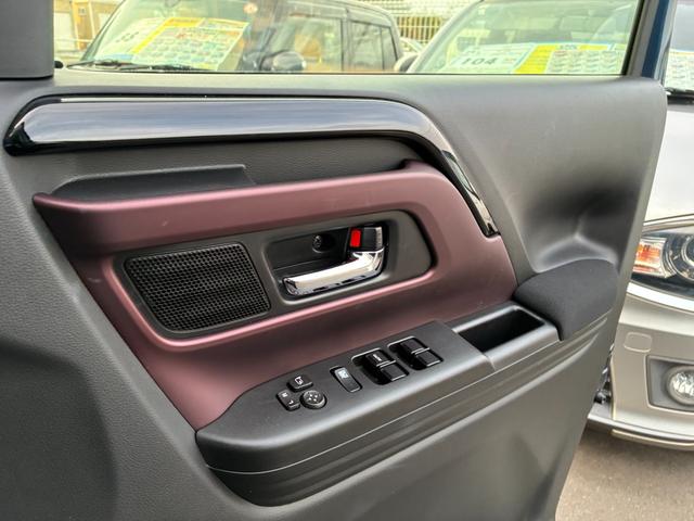 スペーシアカスタム カスタム　ＨＹＢＲＩＤ　ＸＳ　ナビ　全方位カメラ　両側ＰＳＤ　バックカメラ　オートライト　Ｂｌｕｅｔｏｏｔｈ　スライドドア　純正ナビ　プッシュスタート　シートヒーター　オートエアコン　スズキセーフティーサポート　アイドリングストップ　横滑り防止機能（15枚目）