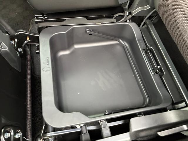 スペーシアカスタム カスタム　ＨＹＢＲＩＤ　ＸＳ　ナビ　全方位カメラ　両側ＰＳＤ　バックカメラ　オートライト　Ｂｌｕｅｔｏｏｔｈ　スライドドア　純正ナビ　プッシュスタート　シートヒーター　オートエアコン　スズキセーフティーサポート　アイドリングストップ　横滑り防止機能（41枚目）